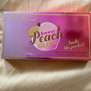 NIB Too Faced Sweet Peach Glow Highlighting Palette